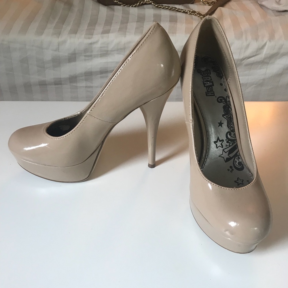 Nude heels size 7.5